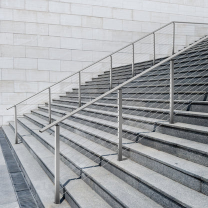 Treppengeländerpfosten aus Edelstahl, 42 x 2 x 2 Zoll, mit vorgebohrten 30°-Winkellöchern, inklusive horizontaler und gebogener Halterung, 1 Stück, Silber, 1JZLGZXYS1062TLWC001V0