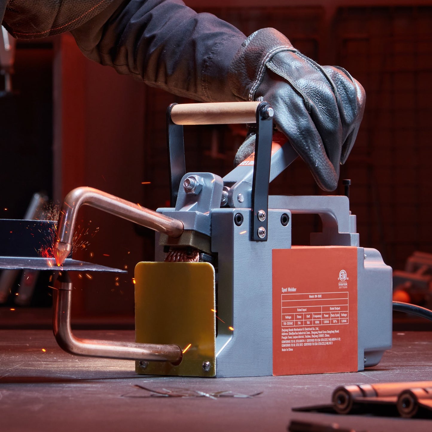 Tragbares Punktschweißgerät, 3,2 mm dickes Punktschweißgerät mit 1,5 kVA Eingangsleistung, handgeführte Schweißdüse, Punktschweißgerät für Kohlenstoffstahl, Edelstahl und Aluminiumblech