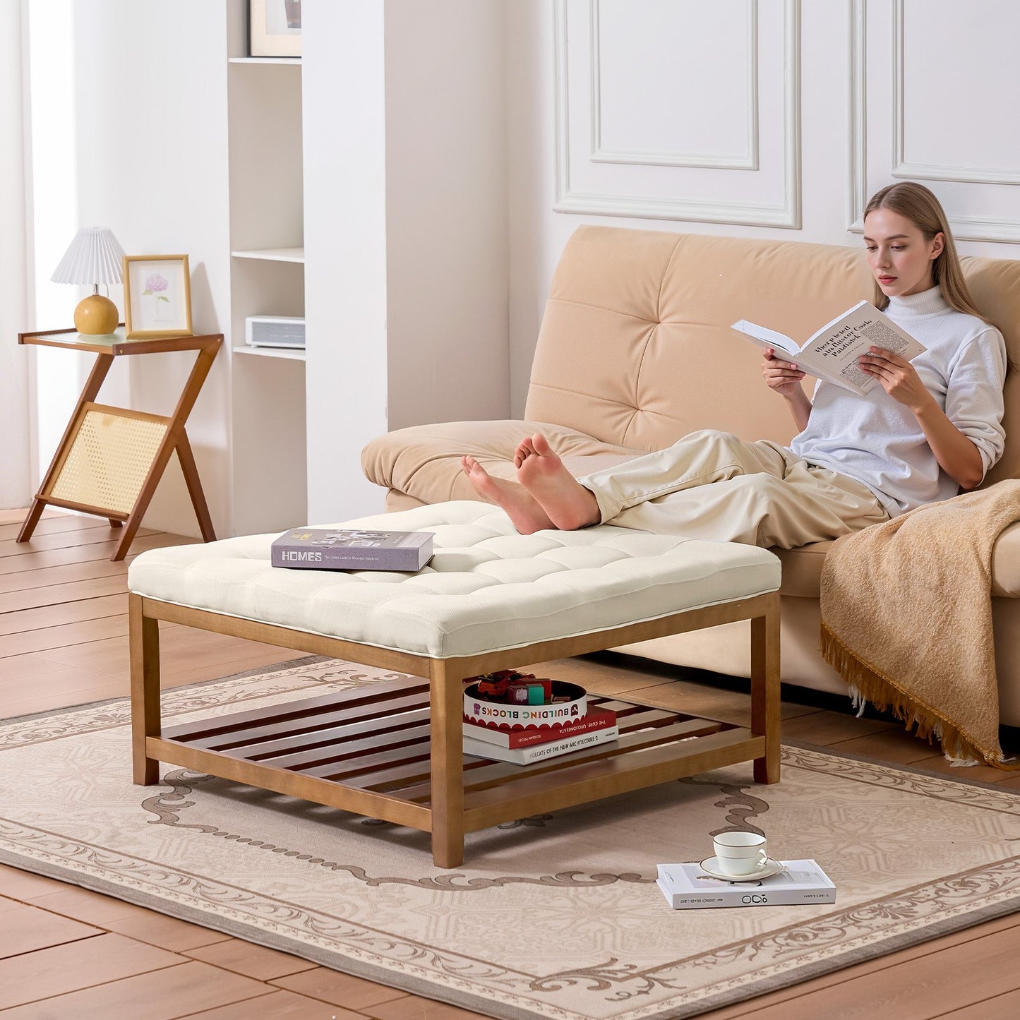 VEVOE Großer quadratischer Ottomanen-Couchtisch, 87,5 cm, gesteppter Couchtisch mit Ablagefach aus Massivholz, gepolsterter Ottoman mit Leinenbezug für Schlaf- und Wohnzimmer, 181 kg Tragkraft, Cremeweiß