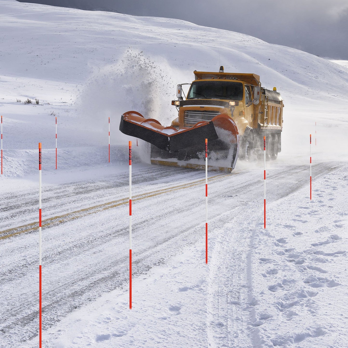 Driveway Markers, 20Pcs 122cm Long 6.35mm Dia, Hi-Visibility Driveway Reflectors with 12 in Steel Drill Bits, Reflective Snow Sticks Fiberglass Pole for Parking Lots, Walkways, Snow Plowing