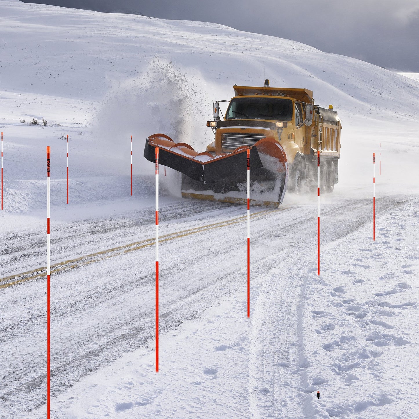 Einfahrtmarkierungen, 100 Stück, 183 cm lang, 7,87 mm Durchmesser, gut sichtbare Einfahrtreflektoren mit 12-Zoll-Stahlbohrern, reflektierende Schneestangen aus Fiberglas für Parkplätze, Gehwege und Schneeräumung