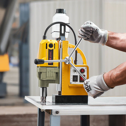 Magnetbohrmaschine, 1200-W-Motor, 40,6 mm Bohrdurchmesser, 1280 lbf Drehmoment, elektrische Magnetbohrmaschine mit 2 Kernbohrern, variabler Drehzahl, Bohrmaschine für Metalloberflächen, Heimwerkerbedarf, gelb