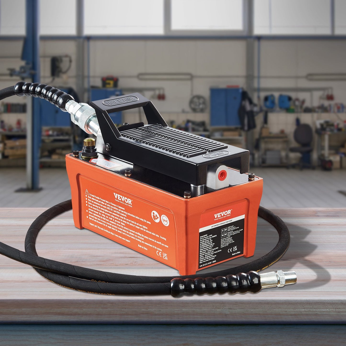 Air Hydraulic Pump, 6895 bar 1.9L Reservoir, NPT 10mm Oil Outlet, NPT 6.4mm Inlet, 2m Pipe, Foot Actuated Hydraulic Pump Air Treadle for Auto Body Frame Machines and Pulling Post, Orange