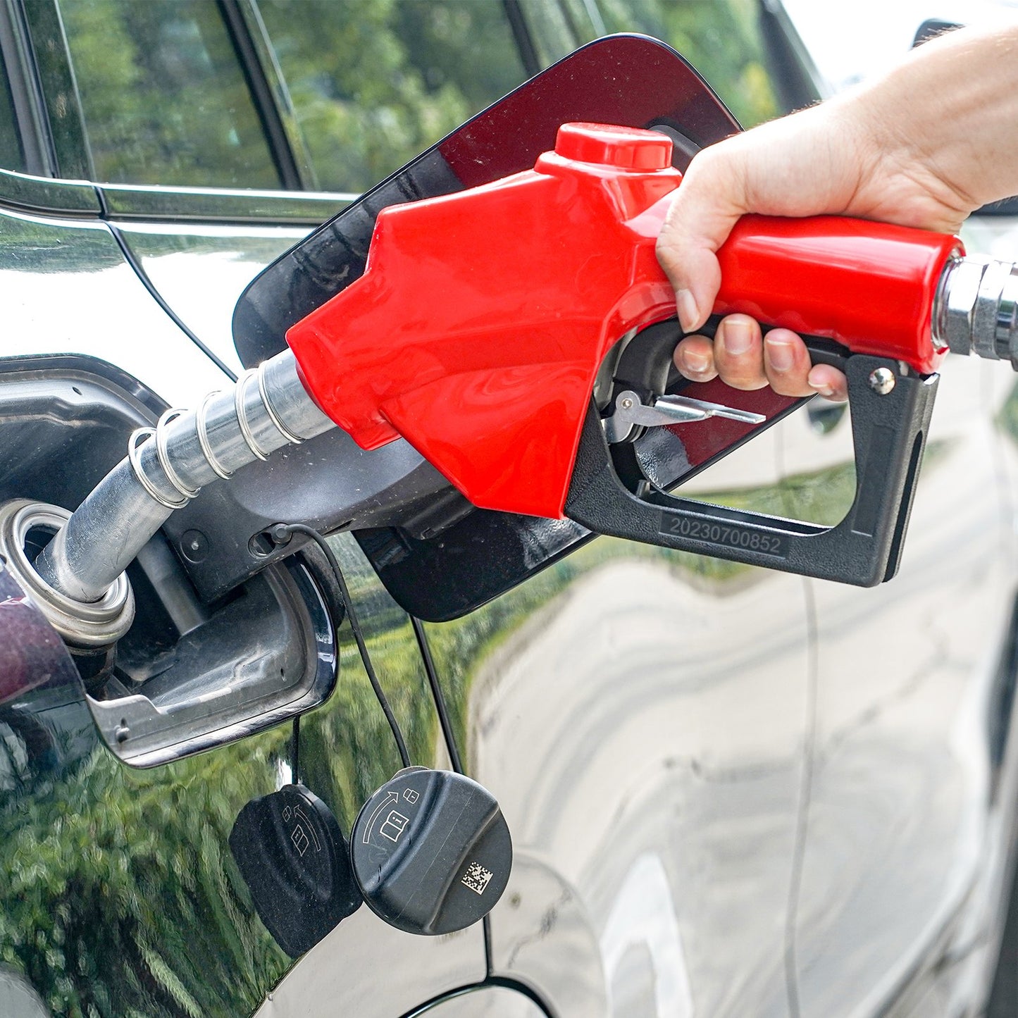 Kraftstoffschlauchtrommel, 19,05 mm x 15,24 m, extra lange, einziehbare Dieselschlauchtrommel, robuste Konstruktion aus Kohlenstoffstahl mit automatischer Kraftstoffdüse, NBR-Gummischlauch für Flugzeuge, Schiffe, Fahrzeuge und Tankwagen, 20,68 bar