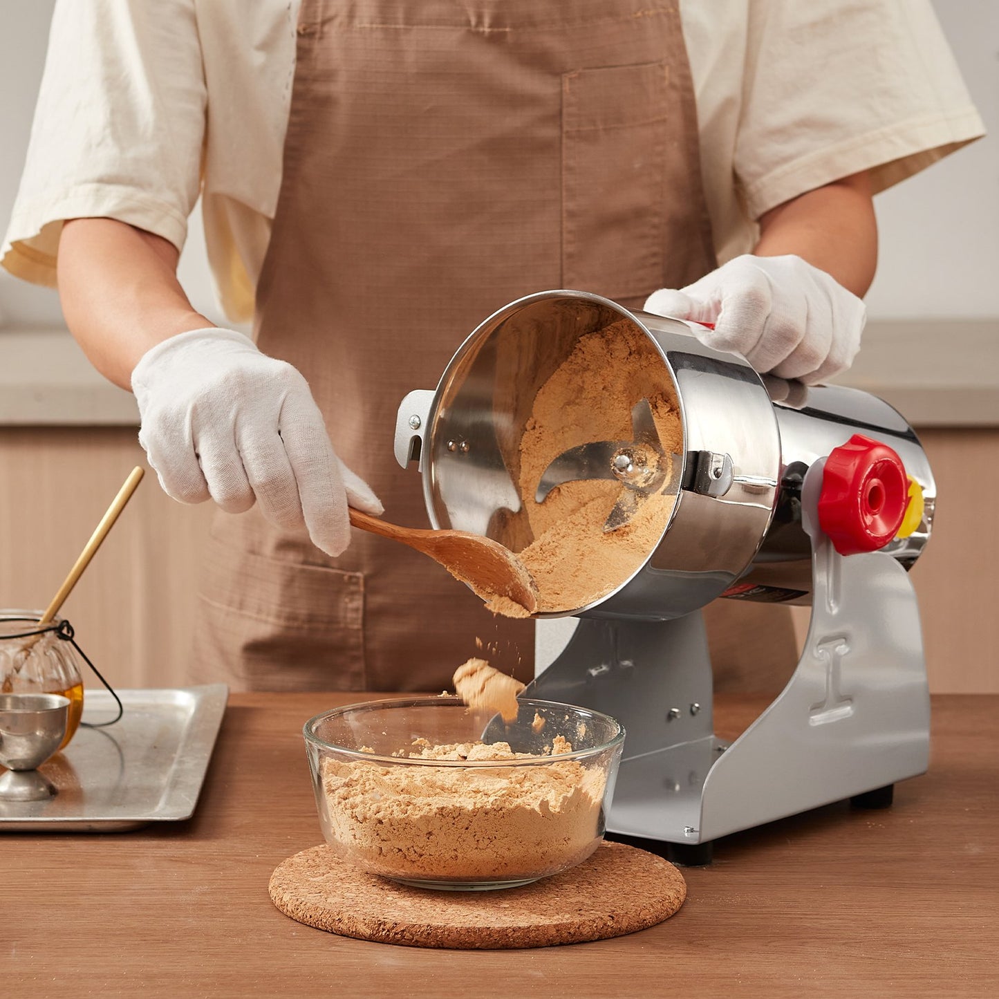 Elektrische Getreidemühle (750 g), Hochleistungs-Gewürzmühle (2000 W), Pulverisiermaschine aus Edelstahl für trockene Körner, Gewürze, Getreide, Kaffee, Mais, Pfeffer, Schwenkmechanismus