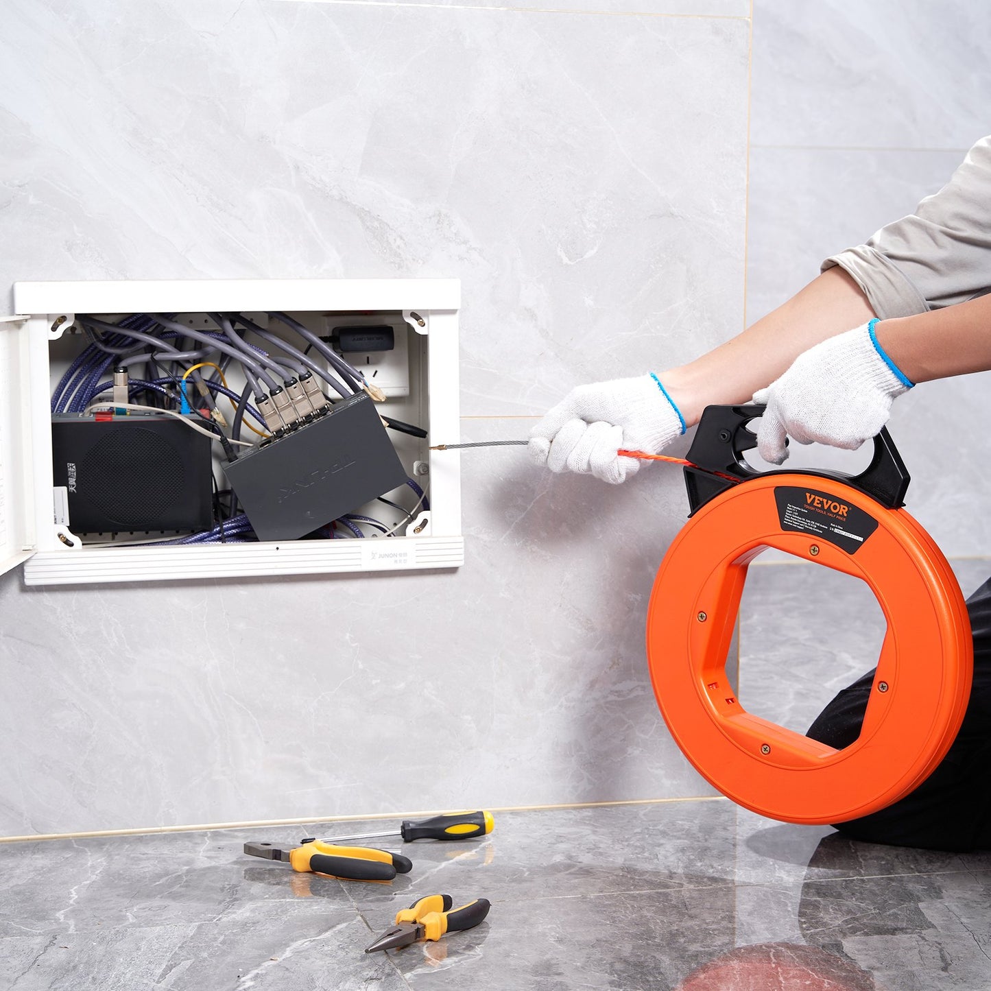 Fish Tape, 38.1m, 4.5mm, PET Wire Puller with Optimized Housing and Handle, Easy-to-Use Cable Puller Tool, Flexible Wire Fishing Tools for Walls and Electrical Conduit, Non-Conductive