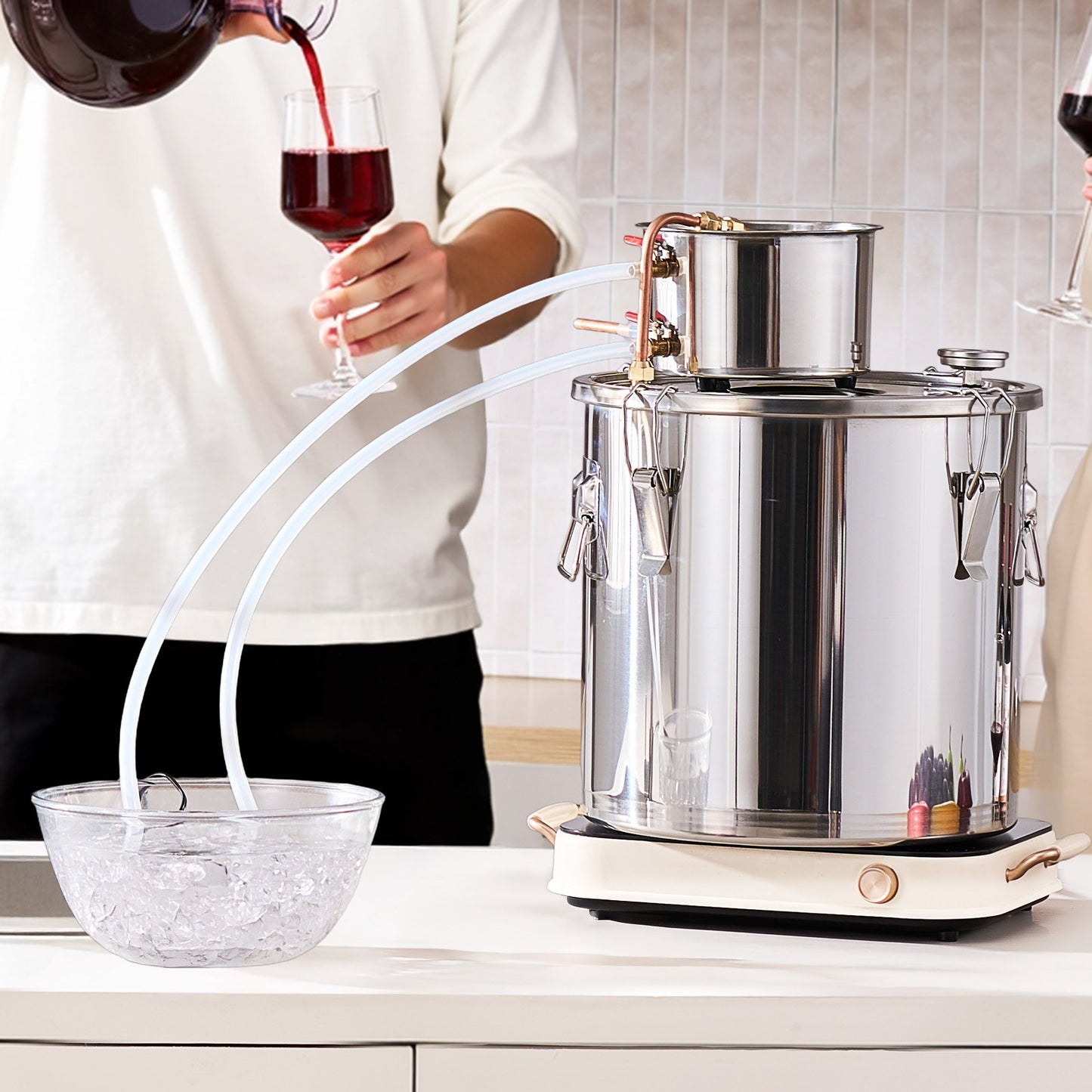 Alkoholdestillierapparat, 8 Gallonen / 30 Liter Edelstahl-Wasser-Alkohol-Destillierapparat mit Kupferspirale, Heimbrau- und Raffinierungsset mit Thermometer, für Wein, Whisky, Brandy, Silber