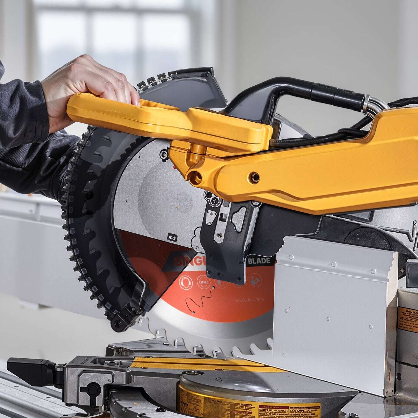 Circular Saw Blade, 203 mm Diameter, 42 Sharp Alloy Teeth, 25.4mm Arbor, Fine Finish, Wood Cutting Blade for Circular Saw, with Noise-Reducing Heat Vents, for Cutting Plywood, OSB, and Hardwood