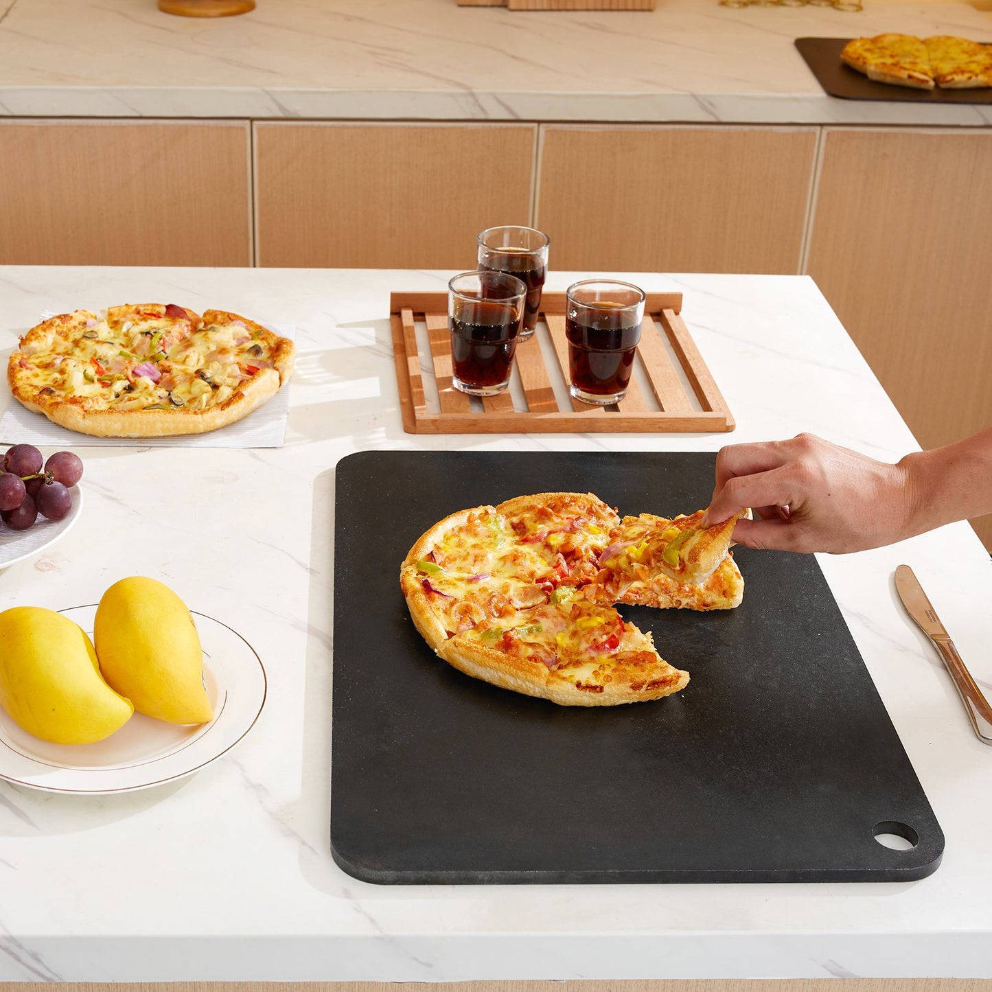 Pizzastahl, 50,8 x 35,6 x 1 cm Pizzastahlplatte für den Backofen, vorbehandelter Pizzastein aus Kohlenstoffstahl mit 20-fach höherer Wärmeleitfähigkeit, robuste, rostfreie Pizzapfanne für Außengrill und Backofen