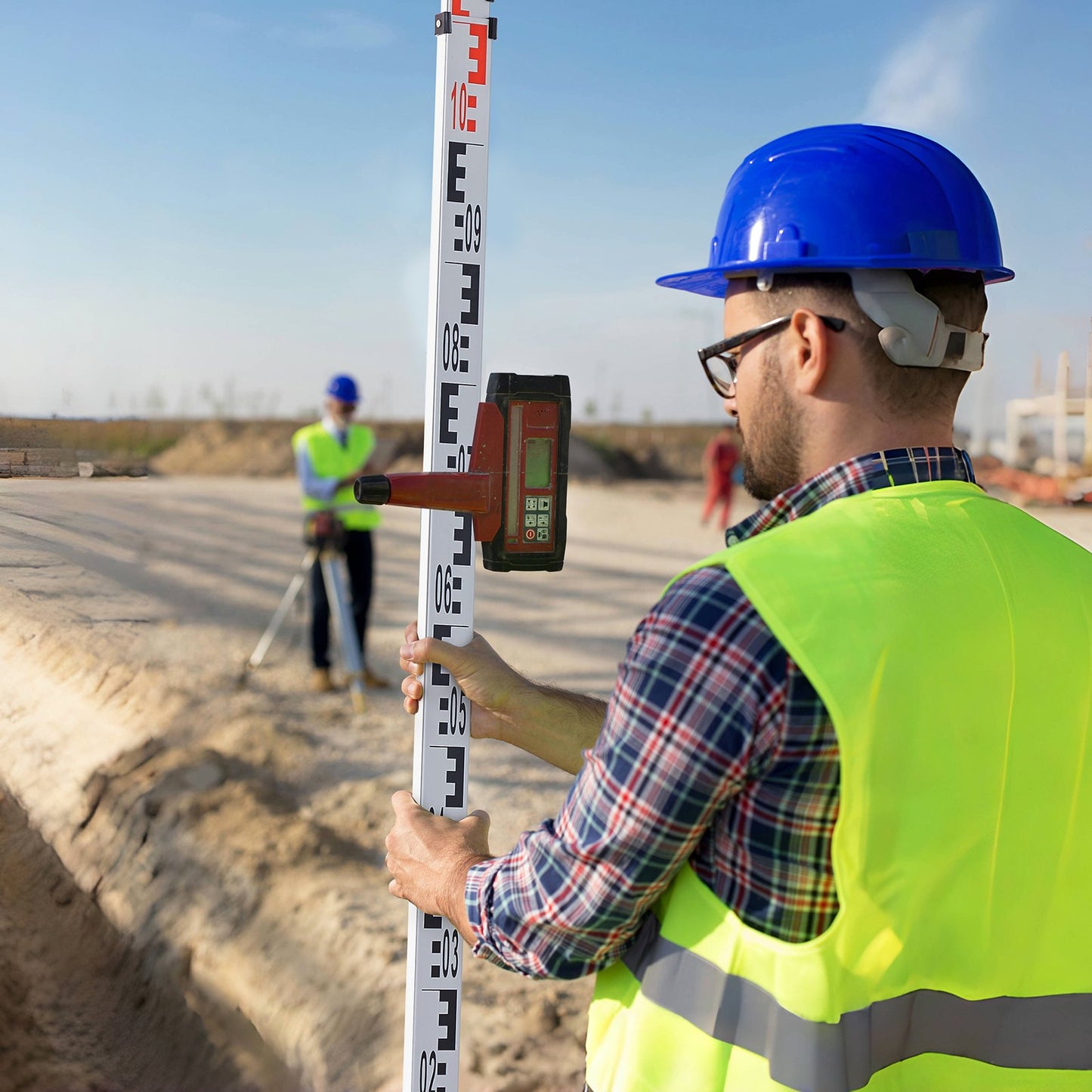 Messlatte aus Aluminium, 3 m metrische Teleskopmesslatte, doppelseitige Skala in cm/mm, Nivellierlatte aus Aluminiumlegierung mit Libelle und Tragetasche zum Messen von Häusern, Wänden und Böden