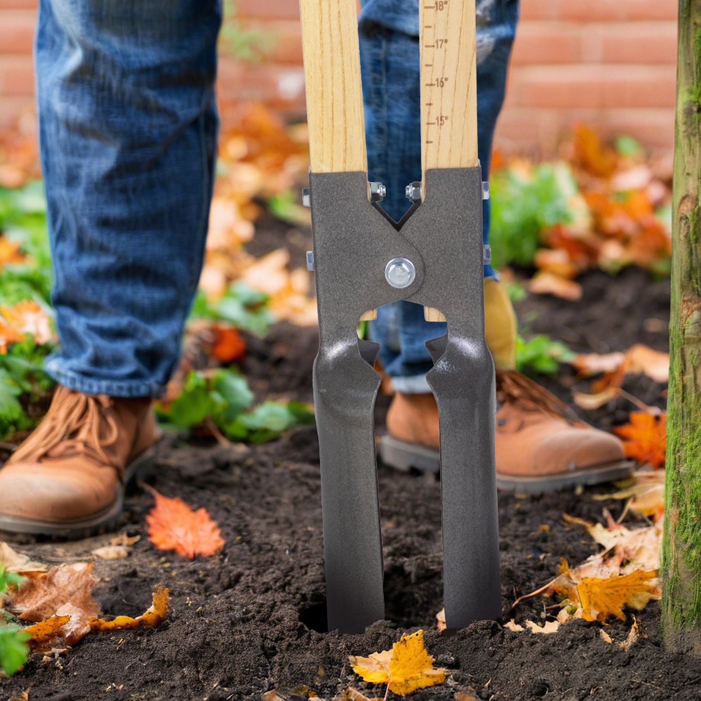 Erdbohrer, robuster Erdbohrer mit Holzgriff, manueller Erdbohrer mit Skala und Metallklinge, Erdbohrer für Gartenarbeiten im Freien, 57,5 ​​Zoll