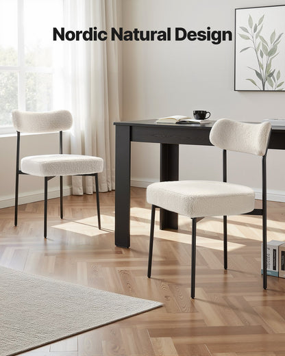 Boucle Esszimmerstühle, 4er-Set, Mid-Century Modern Sherpa Akzentstühle, gepolsterter Beistellstuhl für Esstisch, platzsparender weißer Küchentischstuhl mit geschwungener Rückenlehne und schwarzen Metallbeinen