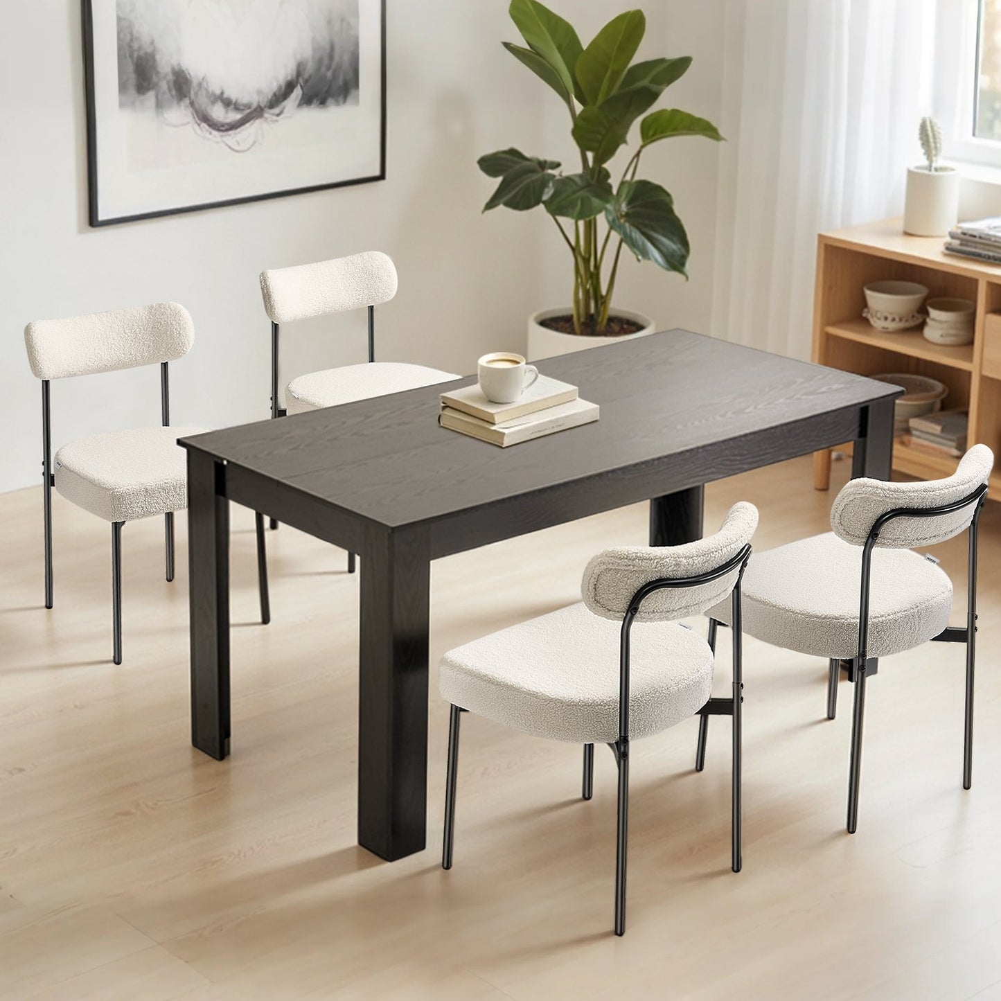 Boucle Esszimmerstühle, 4er-Set, Mid-Century Modern Sherpa Akzentstühle, gepolsterter Beistellstuhl für Esstisch, platzsparender weißer Küchentischstuhl mit geschwungener Rückenlehne und schwarzen Metallbeinen