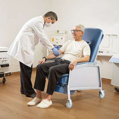 Geri-Stuhl-Liegestuhl, 3-fach verstellbarer Geri-Stuhl, fahrbarer medizinischer Liegestuhl mit 4 Rollen, weich gepolstertem Sitz und abnehmbarem Tablett, ideal für Krankenhäuser, Pflegeheime und die häusliche Altenpflege