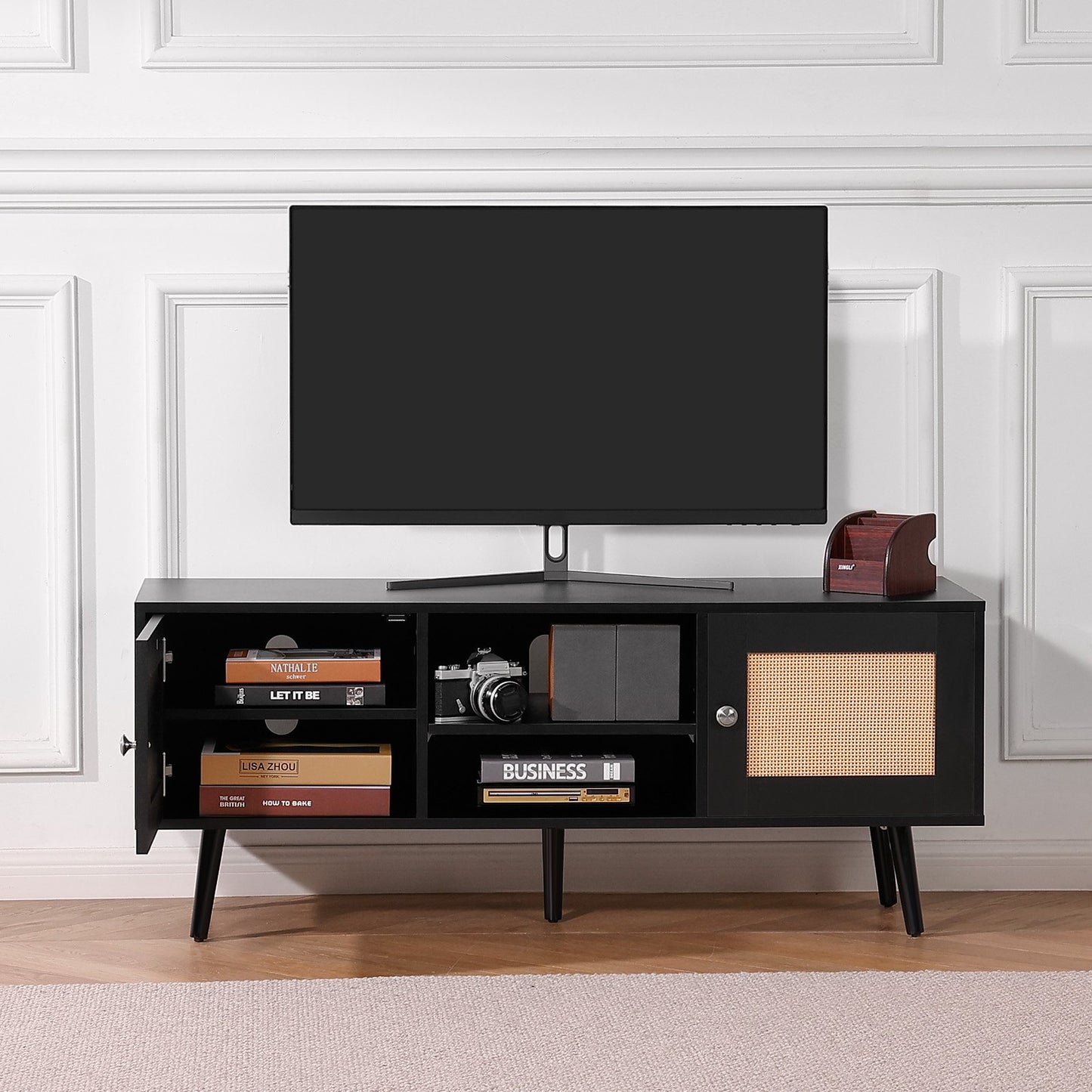 TV-Ständer aus Rattan, Boho-TV-Schrank für 55-Zoll-Fernseher, TV-Ständer im Mid-Century-Modern-Stil, TV-Konsole aus Rattan mit verstellbaren Regalböden für Wohnzimmer und Medienraum, Schwarz