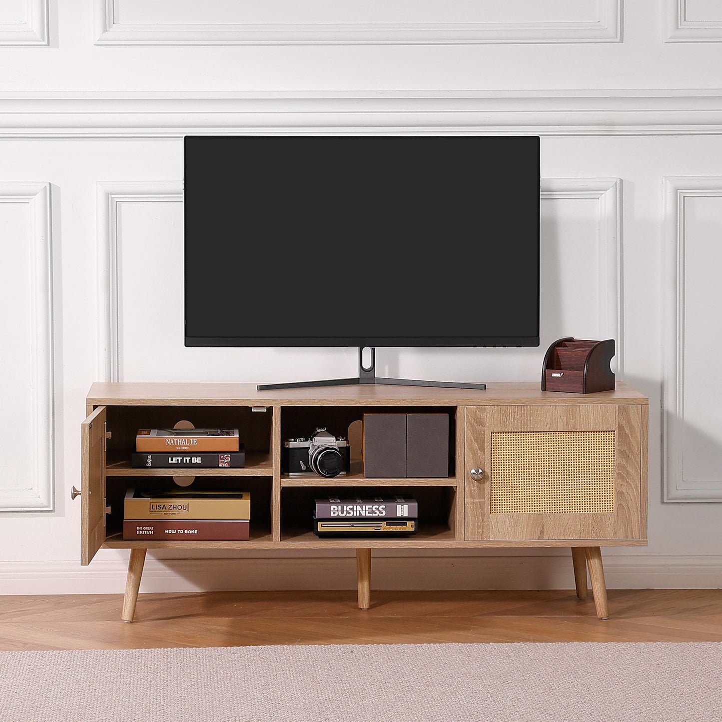TV-Ständer aus Rattan, Boho-TV-Schrank für 55-Zoll-Fernseher, TV-Ständer im Mid-Century-Modern-Stil, TV-Konsole aus Rattan mit verstellbaren Einlegeböden für Wohnzimmer und Medienraum, Eiche