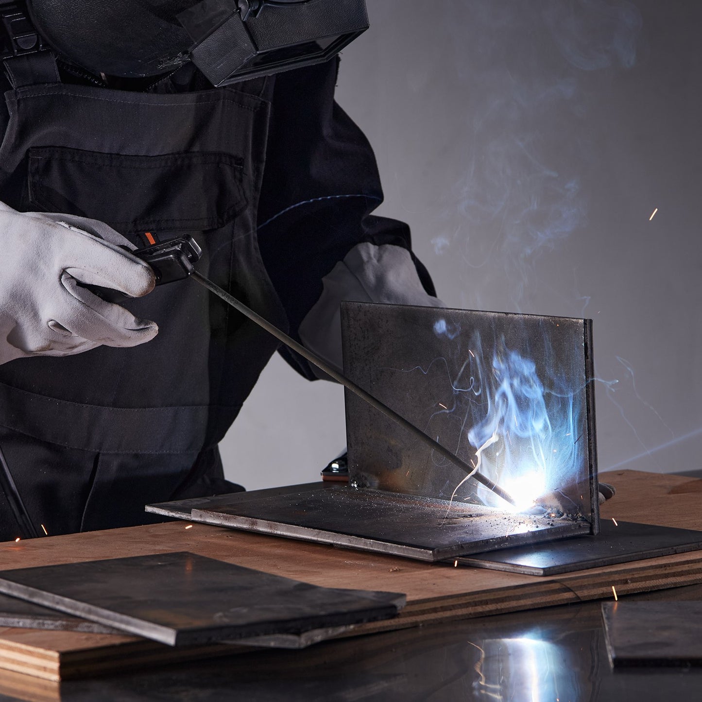 MMA-Schweißgerät, 205A 2-in-1 MMA-Lift-TIG-Elektrodenschweißgerät, tragbares IGBT-Inverter-Schweißgerät mit Digitalanzeige, Hot Start Arc Force Anti-Stick (Liftbrenner nicht im Lieferumfang enthalten)