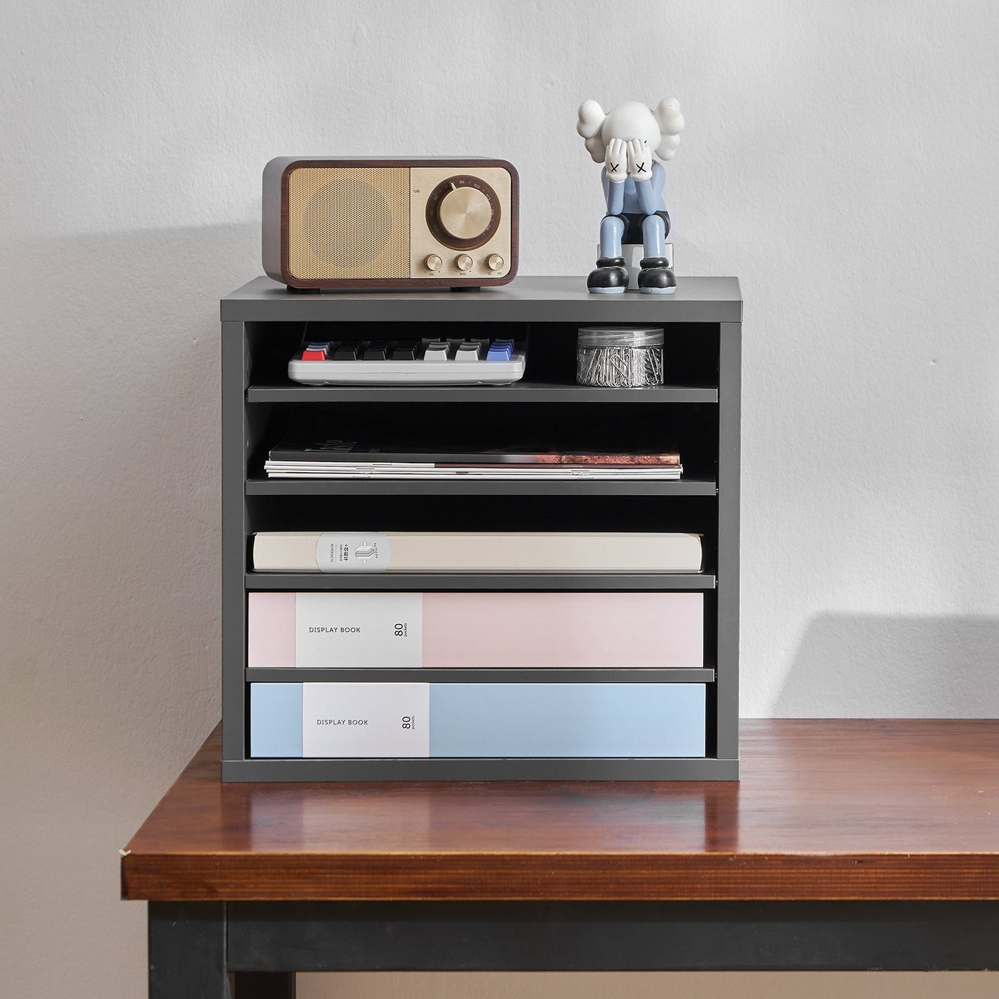 Briefkasten mit 5 Fächern und verstellbaren Regalböden, aus mitteldichter Faserplatte (MDF) gefertigt, ideal für Büro, Zuhause oder Klassenzimmer, zur Aufbewahrung von Akten, Dokumenten und Papieren, Grau