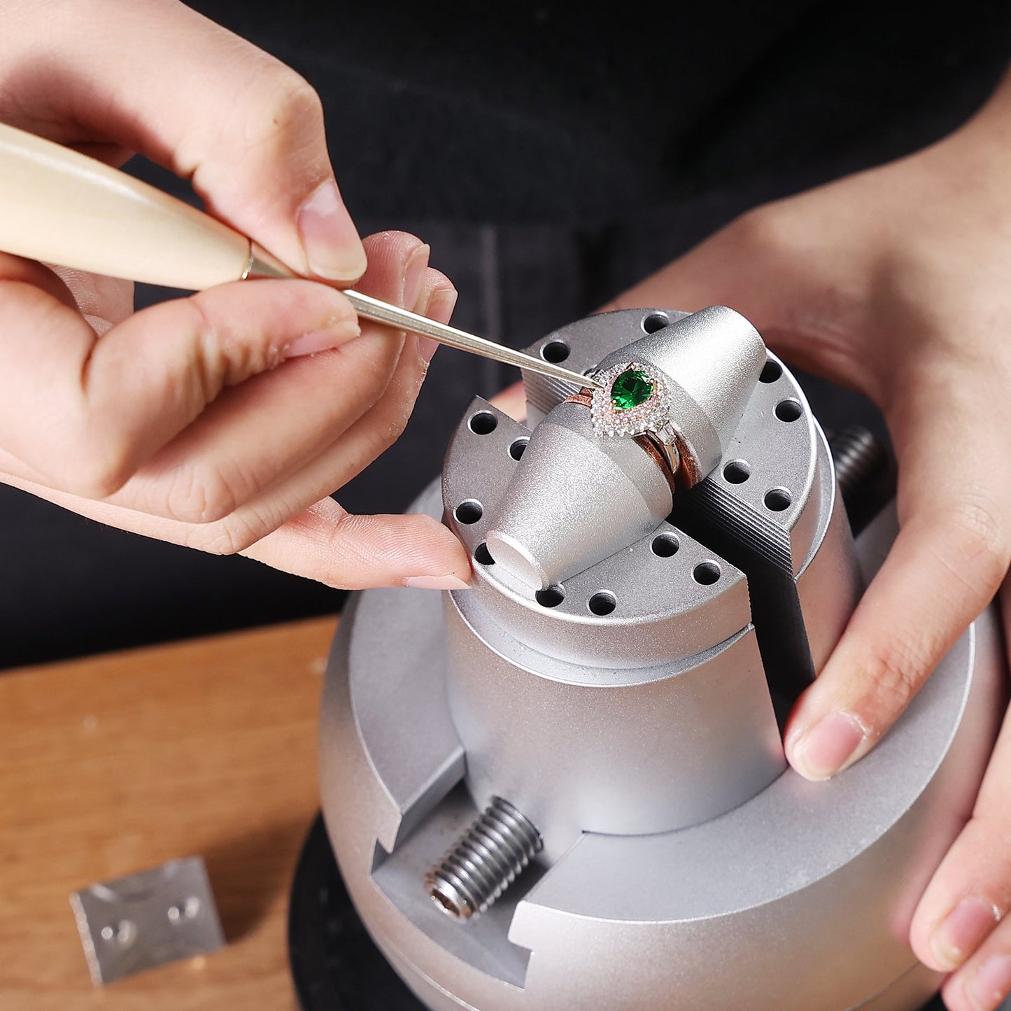 Kugelschraubstock, 13 cm Gravur-Einstellwerkzeug, 360° drehbarer Gravurblock-Schraubstock, 69-teiliges Zubehörset für Schmuckgravurblöcke, Standardblock für Edelsteineinlagen und Gravuren im kleinen Maßstab