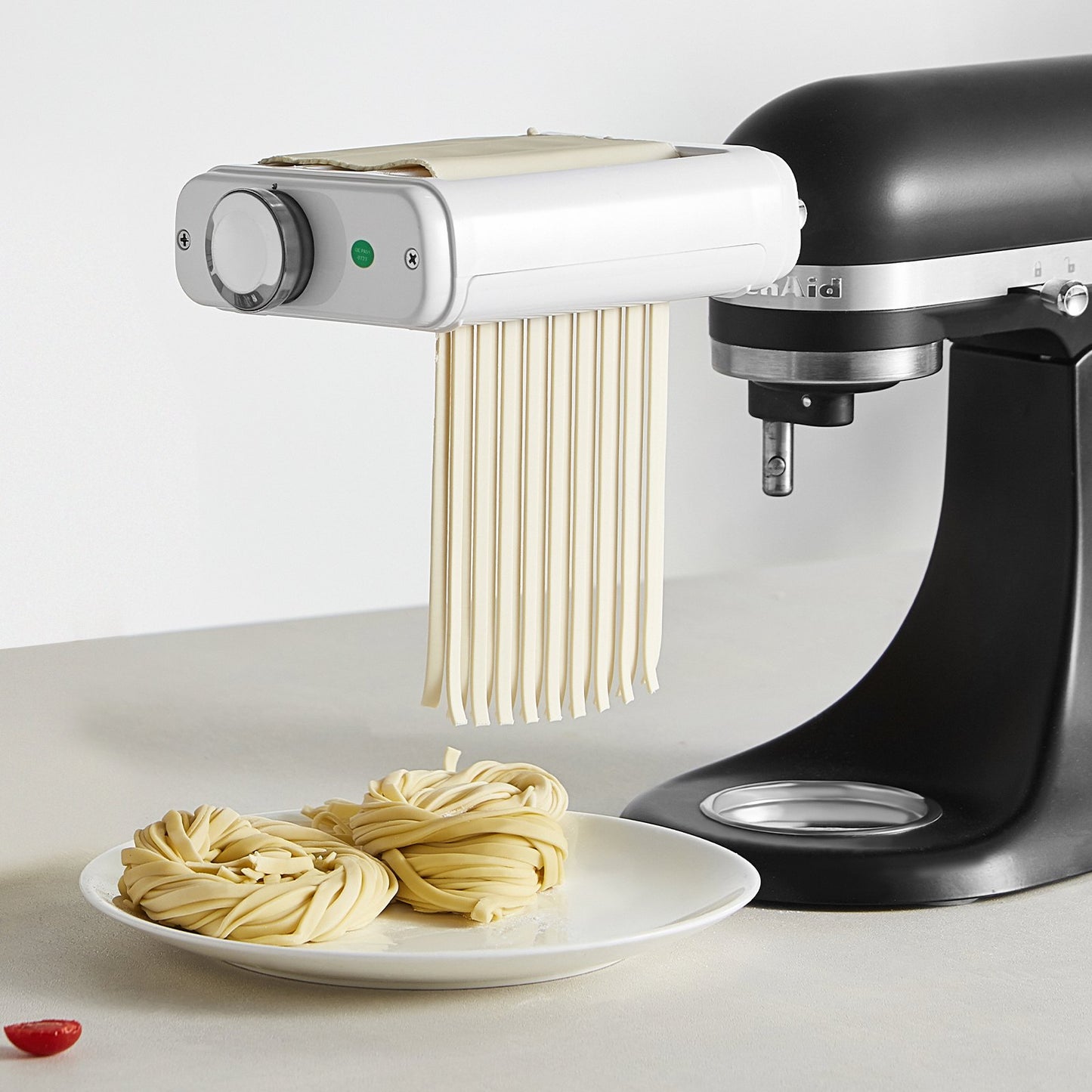 Nudelaufsatz für KitchenAid Küchenmaschine, 3-in-1-Nudelwalzen-Set aus Edelstahl inklusive Nudelplattenwalze, Spaghetti- und Fettuccine-Schneider, Nudelmaschine mit 8 einstellbaren Dickenstufen