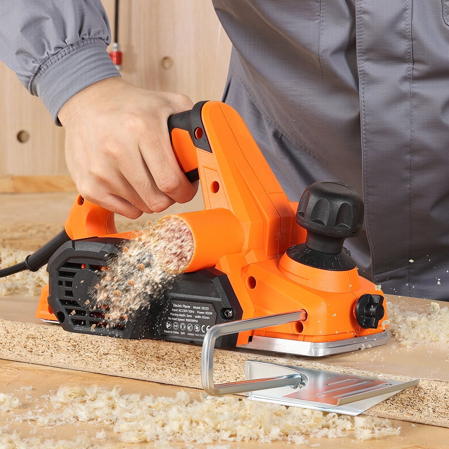 Electric Hand Planer, 82 mm Cut Width, 650W 16800 RPM Corded Power Handheld Planer for Wood, with Adjustable Cut Depth, 2 Blades, for Woodworking Wood Chamfer DIY Smooth Finish Carpentry Tool