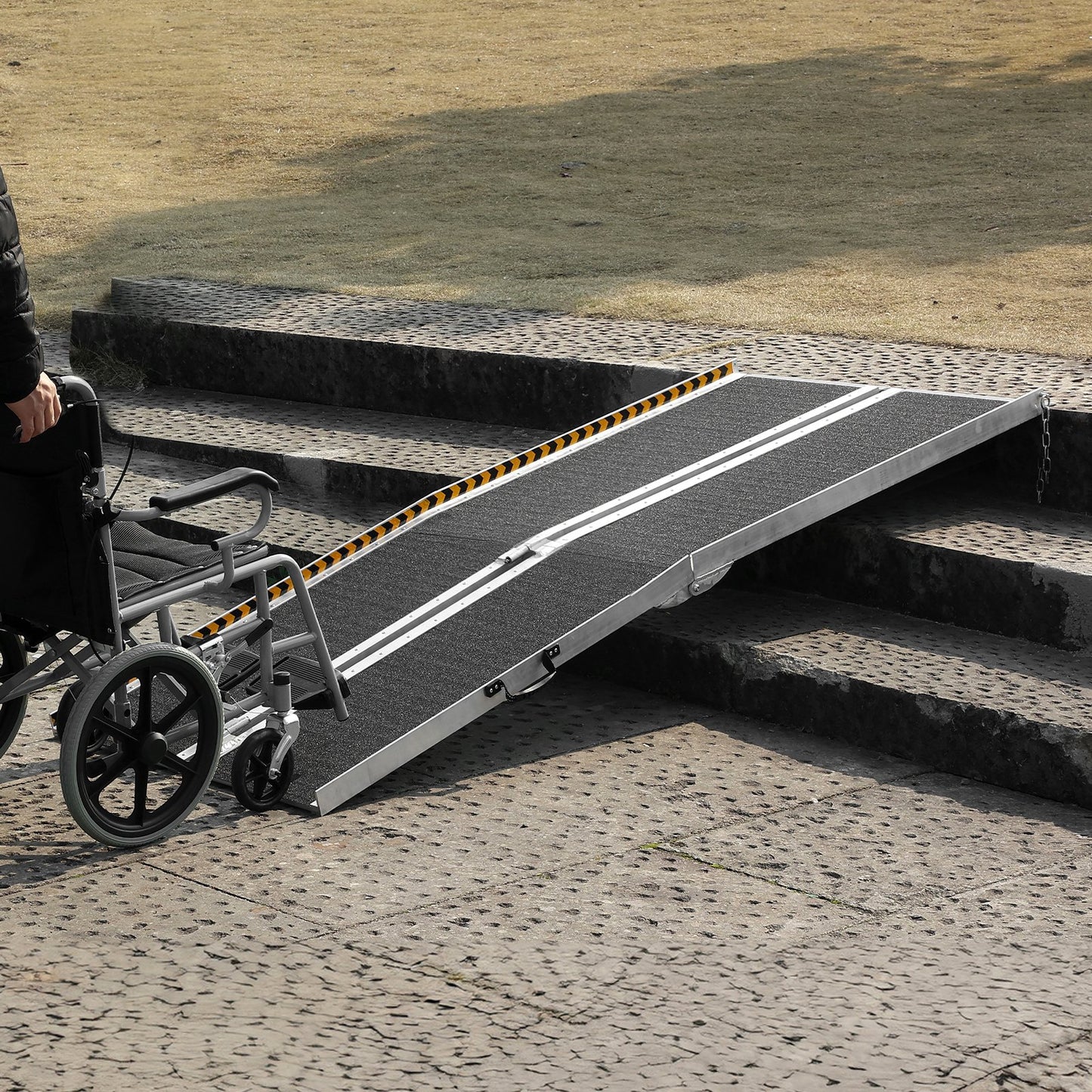 Tragbare Rollstuhlrampe, 2,13 m, Tragkraft 363 kg, rutschfeste, faltbare Aluminium-Schwellenrampe, faltbare Rampe für Elektromobile, Rollstuhlrampe, Behindertenrampe für Treppen, Türen und Bordsteine ​​im Haus
